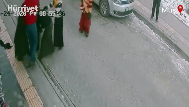 Kadınların saç koparan sokak kavgası! Öldüresiye dövülüp...