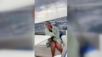 Kayalıklarda mahsur kalan tatilciler tur teknesi personelince kurtarıldı