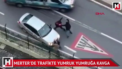 Trafikte yumruk yumruğa kavga