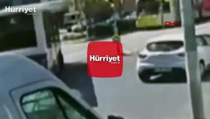 Tramvayla otobüsün çarpışma anı kamerada