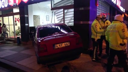 Sürücü kursuna dalan otomobilin şoförü kaçtı