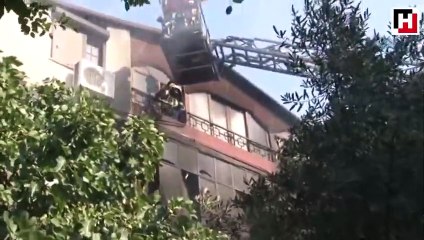Ümraniye'de bir apartmanda yangın çıktı