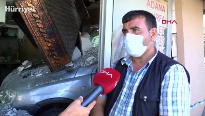 Üsküdar'da çekicinin çarptığı otomobil kebapçıya girdi