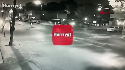 Ümraniye'de polisin kovaladığı araç taksi ile çarpıştı! O anlar kamerada