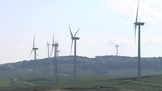 Italia arranca su rinnovabili, solo 37% consumi luce