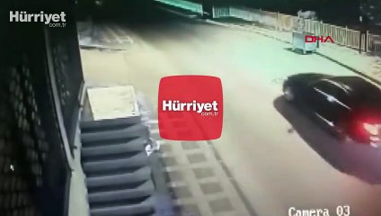 Ümraniye'de motosikletteki yolcunun metrelerce havaya fırladığı kaza kamerada