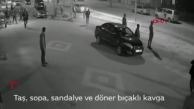 Taş, sopa, sandalye ve döner bıçaklı kavga kamerada