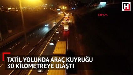 Tatil yolunda araç kuyruğu 30 kilometreye ulaştı