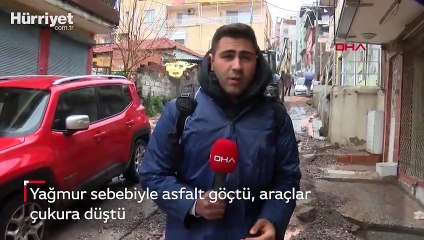 İzmir'de yağmur sebebiyle asfalt göçtü, araçlar çukura düştü