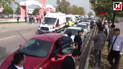 Kırmızı ışıkta beklerken ardı ardına çarpıştılar