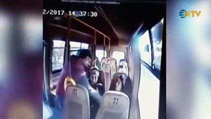 Üniversiteli kızı minibüsten kaçırdılar