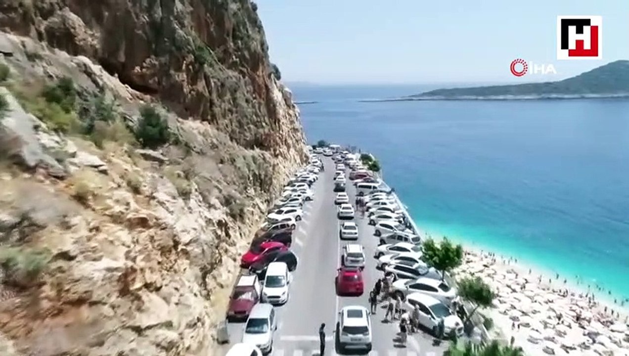 Dünyaca ünlü plajda izdiham yaşandı