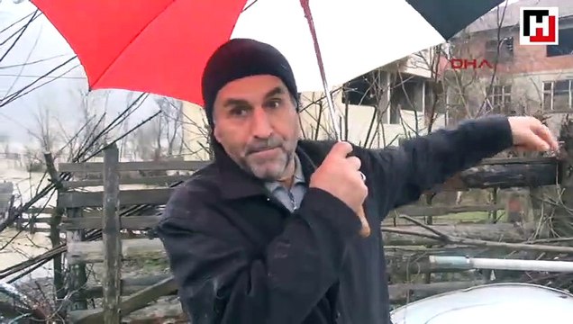 Baraj suyu yükselince yol sular altında kaldı