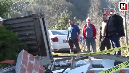 Kontrolden çıkan kamyon eve çarptı, mutfak çöktü