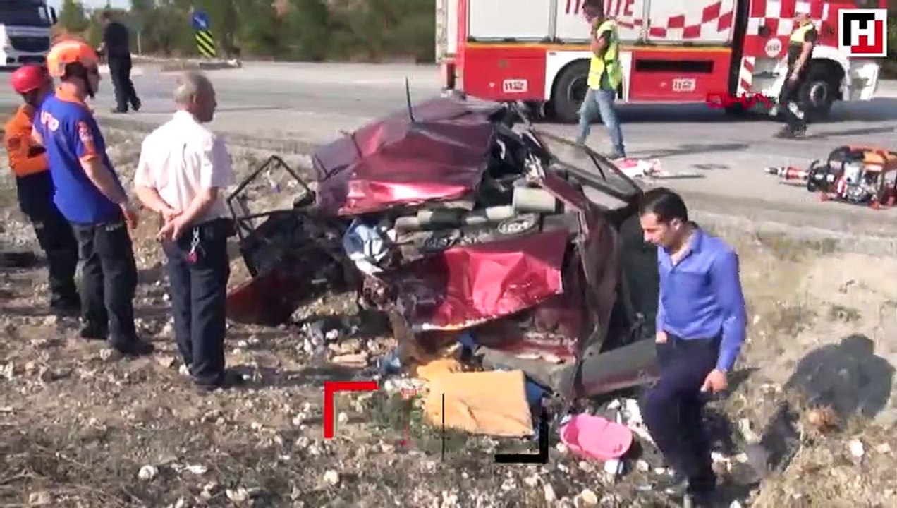 Geri geri gelen otomobile TIR çarptı