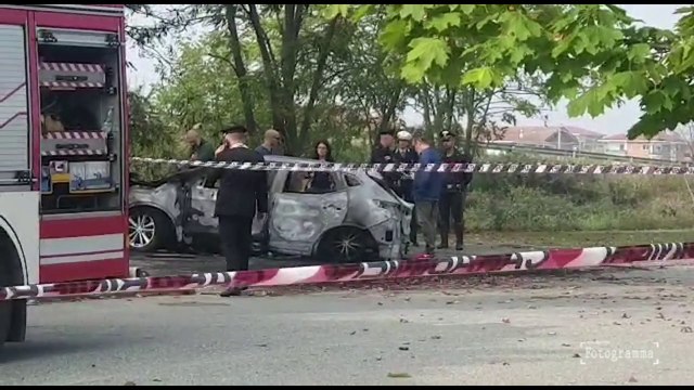 Trovato cadavere carbonizzato in un'auto nel Torinese