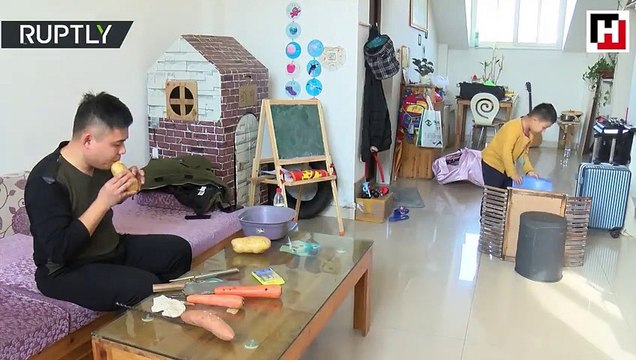 Sebzeleri oyup müzik aleti yapıyor