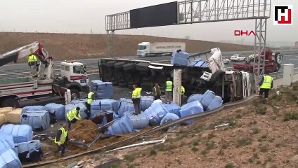 Sancaktepe Kuzey Marmara Ootoyolu'nda tır devrildi