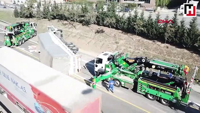 TEM'de TIR devrildi, uzun araç kuyrukları oluştu