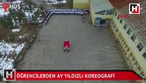 Muşlu öğrencilerden ay yıldızlı koreografi