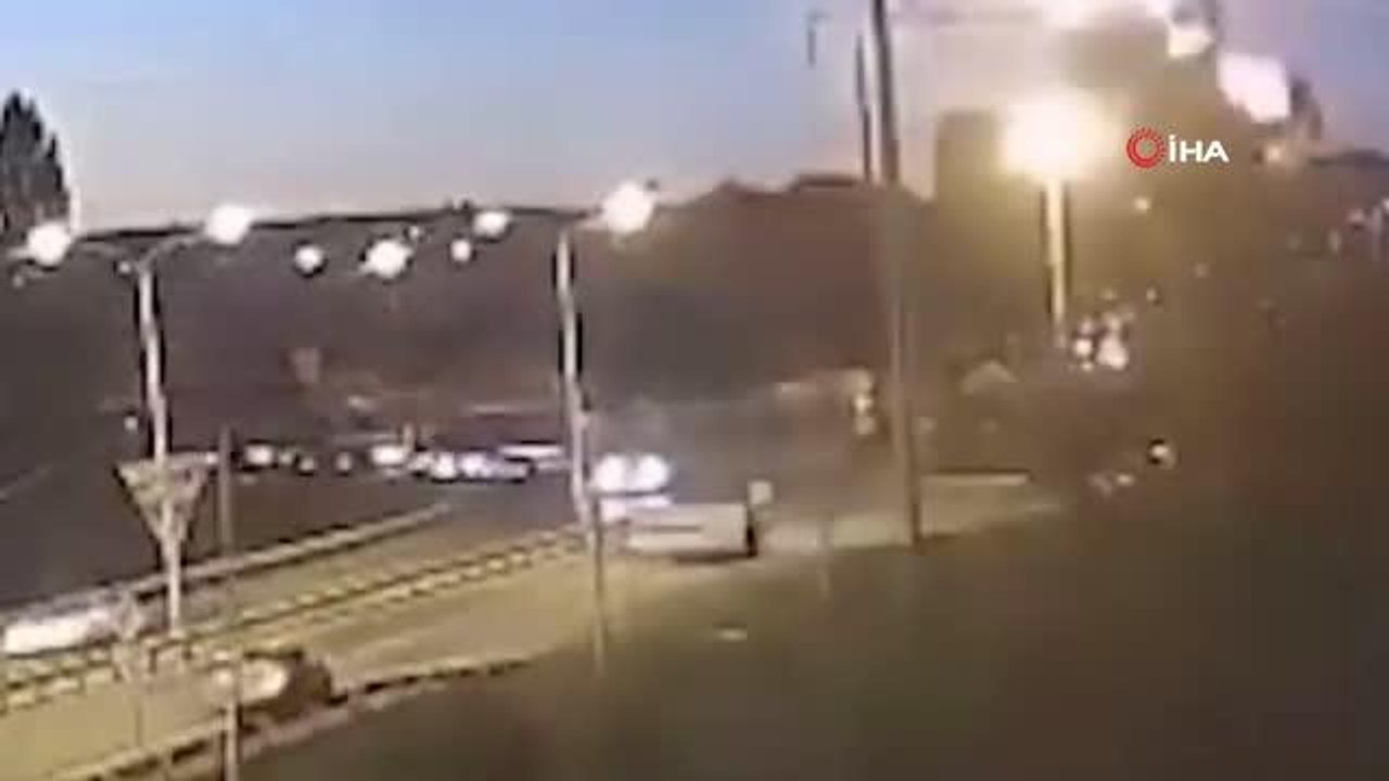 Rus savaş uçağının düşme anı ortaya çıktıRusya'daki savaş uçağı kazasında bilanço netleşiyor: 2 ölü, 19 yaralı