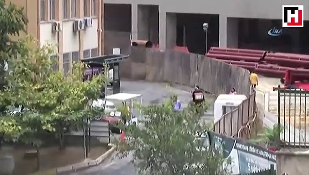 Bu üst geçidi yayalar değil, motosikletliler kullanıyor!