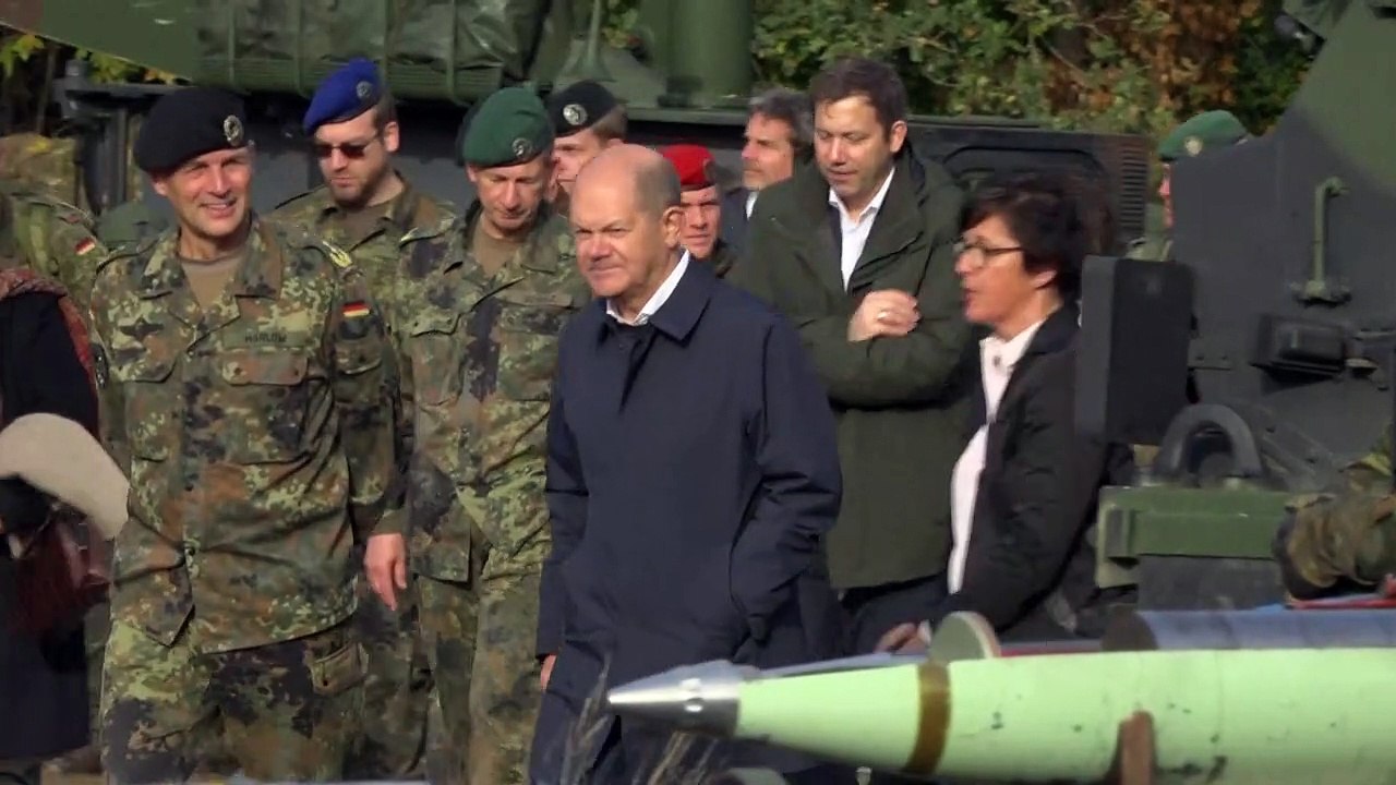 Le chancelier allemand Olaf Scholz visite les troupes de la Bundeswehr