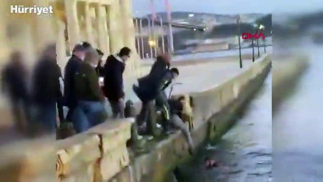Beşiktaş Ortaköy Sahili'nde özel harekat polisi denize atlayıp turisti kurtardı