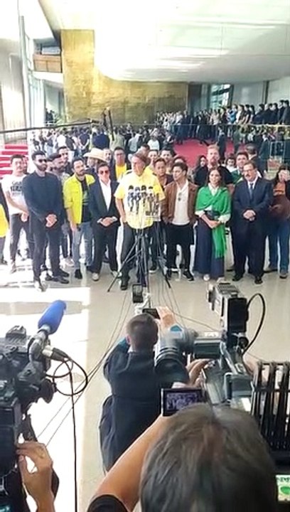 Em encontro no Palácio da Alvorada, sertanejos declaram apoio a Bolsonaro