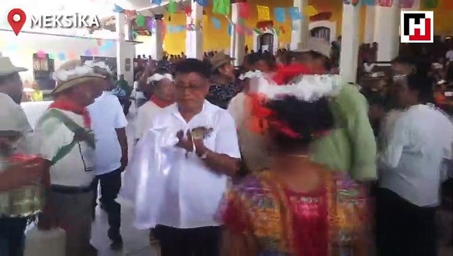 Belediye başkanı timsahla evlendi