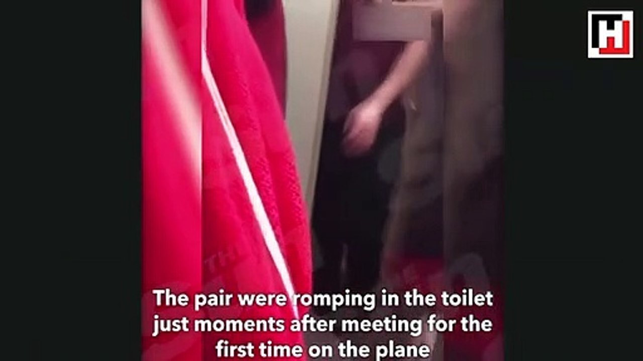 Uçakta tanışan çift tuvalete girdi ve...