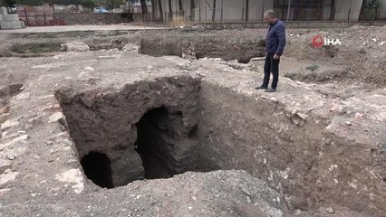 Okulun temel kazısında ortaya çıkmıştı, tahrip edildi