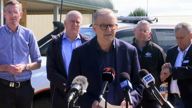 PM and premier assess flood-affected Forbes, agriculture minister warns food prices on the rise