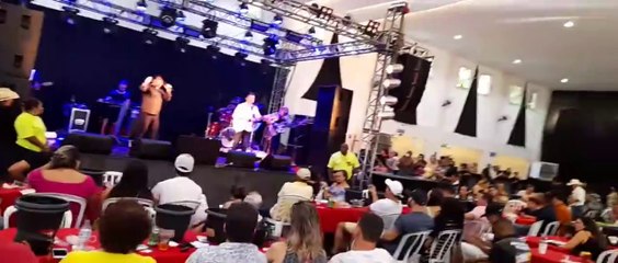 OUTRO DIA NASCEU - 1º FOGO DE CHÃO E MODÃO - GILBERTO E GILMAR (P6)