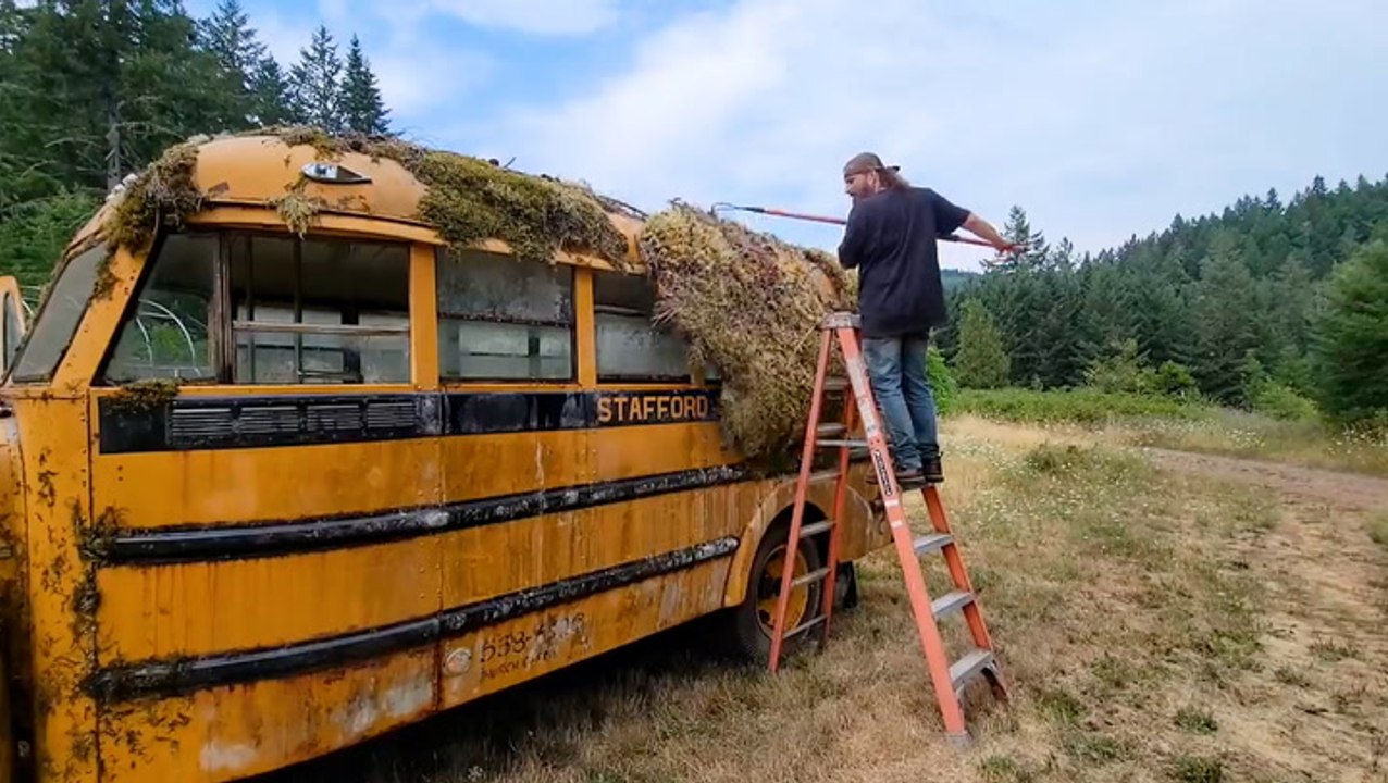 Restoring a rat-infested 1948 school bus