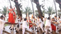 Urfi Javed Dance करते करते धड़ाम से गिरने का Video Viral । Boldsky *Entertainment