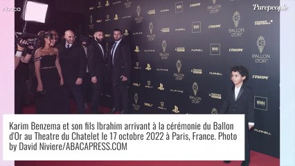 Скачать видео: Karim Benzema sacré Ballon d'Or 2022 : son fils chic en smoking, son ex Cora divine les épaules dénudées