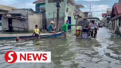 Elevated motorbike taxis help Philippine town navigate persistent floods