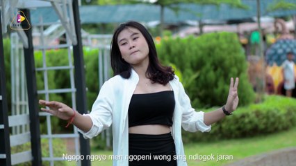 Kalem Wae Aku Bukan Pahlawan-Dhista Rara [Official Music Video]