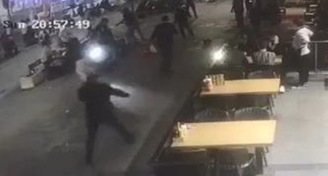 Zeytinburnu’nda acemi motosikletli ortalığı birbirine kattı