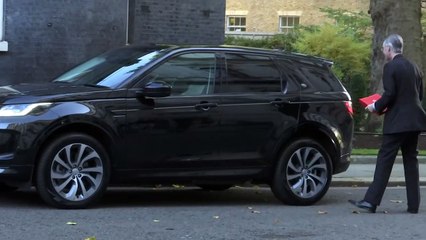 Cabinet ‘fully’ backs under-pressure PM