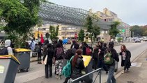 Manifestation de jeunes devant le lycée Bréquigny à Rennes mardi  18 octobre dans le cadre de l'appel à la grève générale de la part d'une intersyndicale pour la hausse générale des salaires et pour protéger le droit de grève