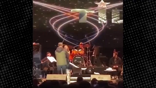 Yıldız Tilbe, sahnede üstünü değiştirirken düştü