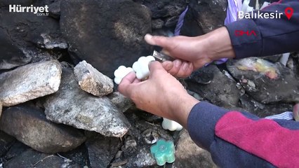 Balıkesir'de dilek tutarken türbeyi yakıyorlardı