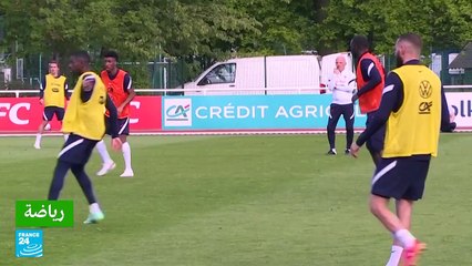 الفرنسي كريم بنزيمة يتوج بجائزة الكرة الذهبية لعام 2022