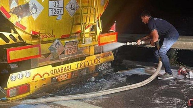 Mazot yüklü tanker seyir halindeyken alev aldı