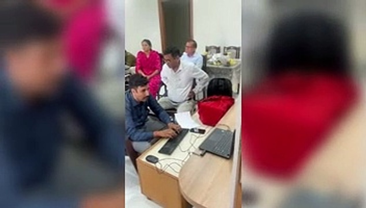 पहले रिश्वत दो फिर करेंगे बिल पास, एसीबी ने बिछ...