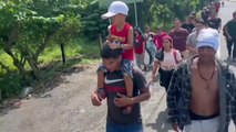 Guatemala repele por la fuerza una columna de migrantes