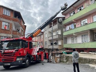 Son dakika haberleri... ARNAVUTKÖY'DE ÇATI KATINDA YANGIN