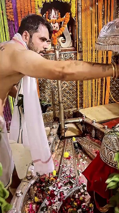 ਪੰਜਾਬੀ ਗਾਇਕ ਨਿੰਜਾ ਨੇ ਉਜੈਨ ਦੇ ਮਹਾਕਾਲੇਸ਼ਵਰ ਮੰਦਰ ’ਚ ਕੀਤੀ ਪੂਜਾ, ਦੇਖੋ ਤਸਵੀਰਾਂ